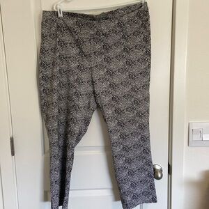 3X black and white print Erica Taylor skinny pants.